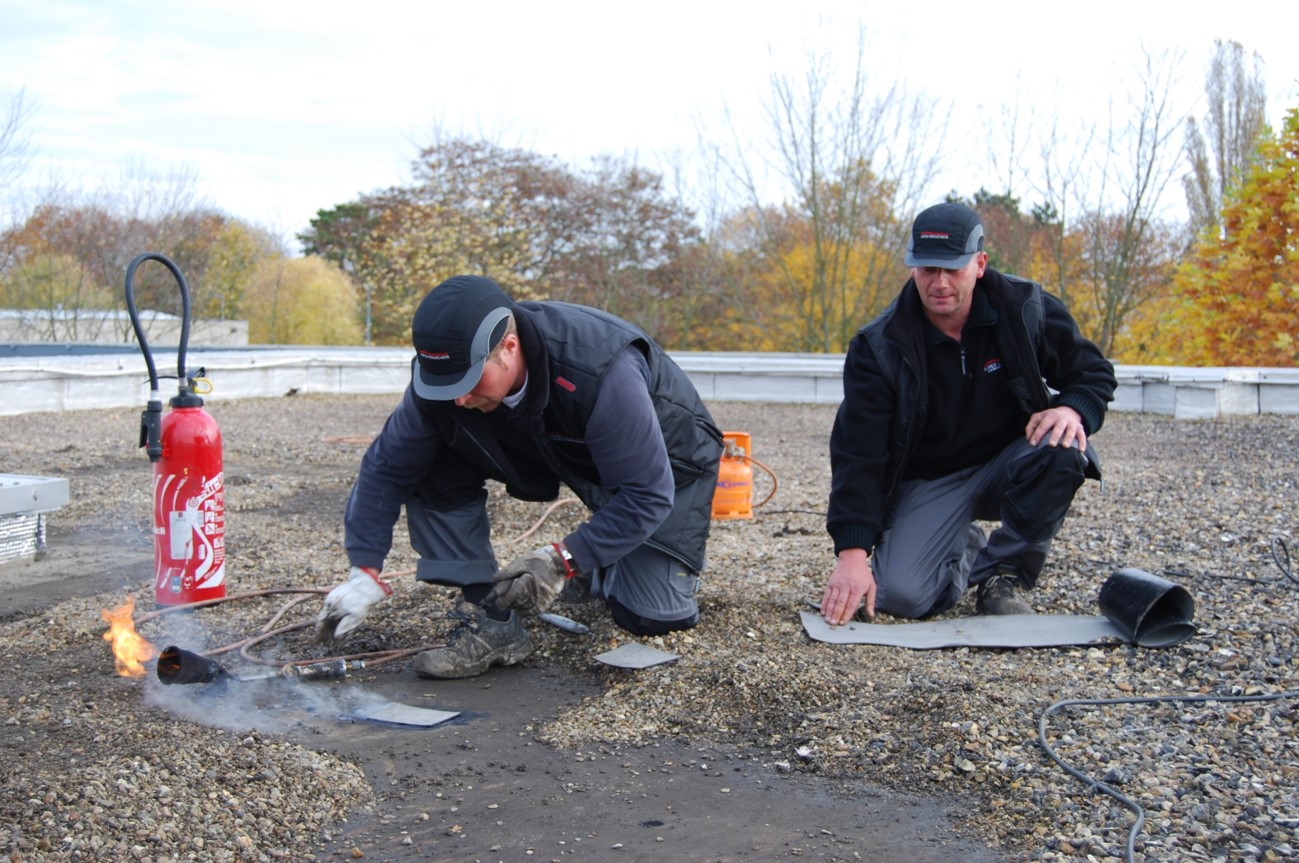 RECHERCHE ET REPARATIONS Imper Etancheite La croix saint ouen